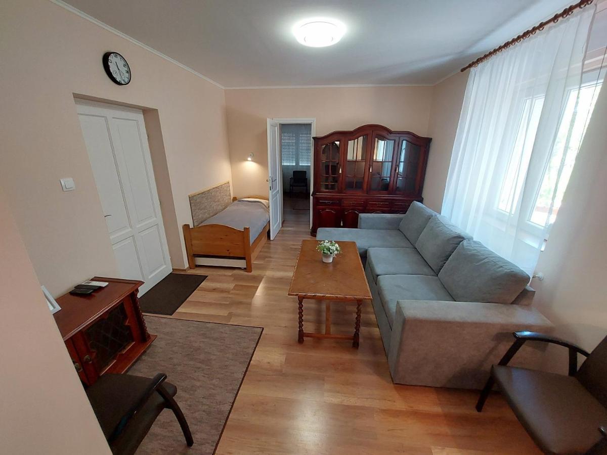 Hotel E-Tekergők Háza Bukkzserc Esterno foto